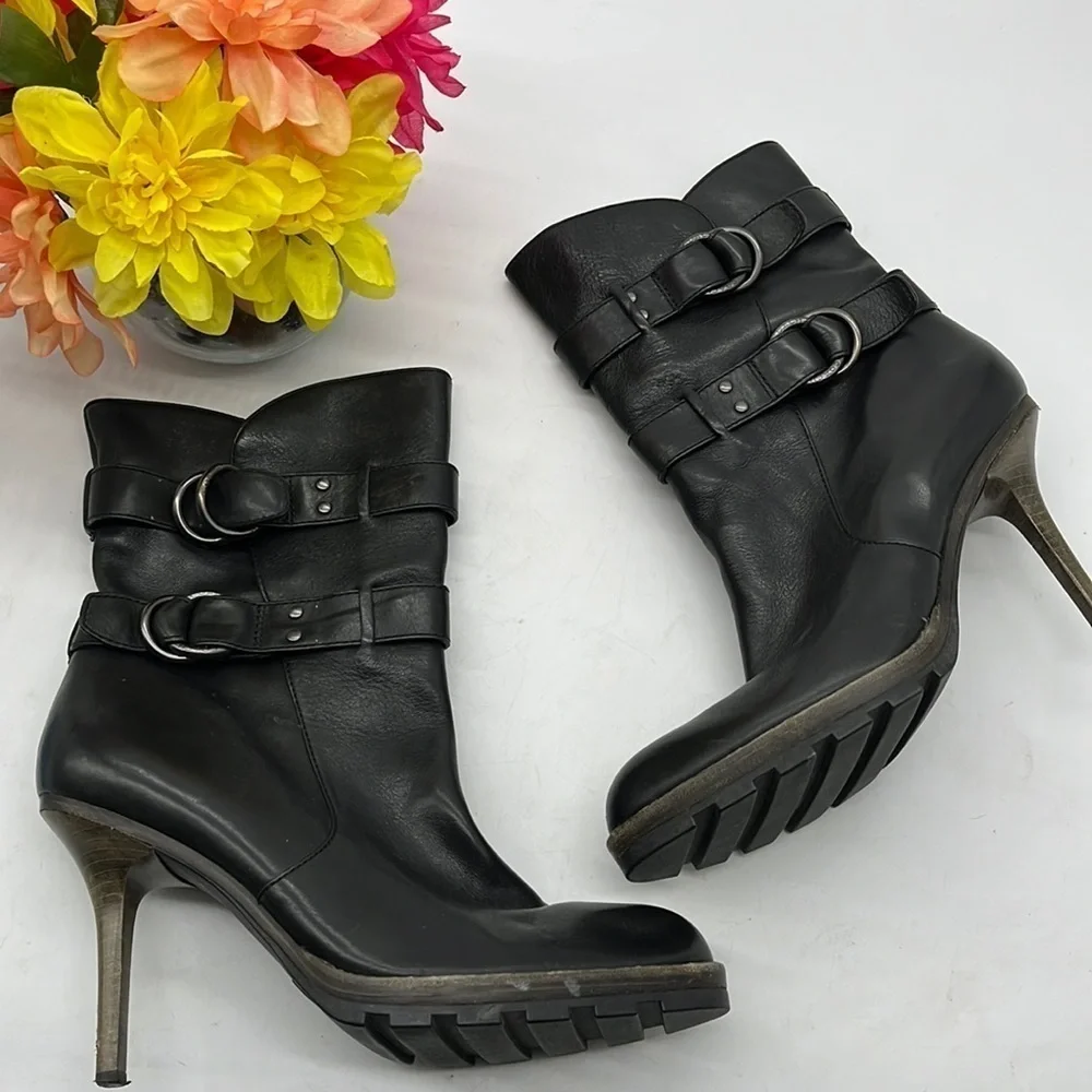 Coach Thelma Black Leather Heeled Boots Sz 10. TB1519C